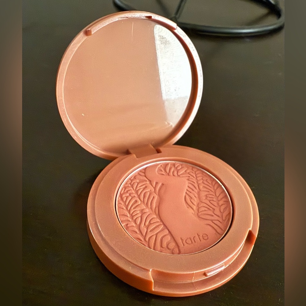 Tarte Amazonian Clay 12-Hour Blush “Delight” | Travel Size 0.052 oz | Peach Glow - Picture 2 of 4